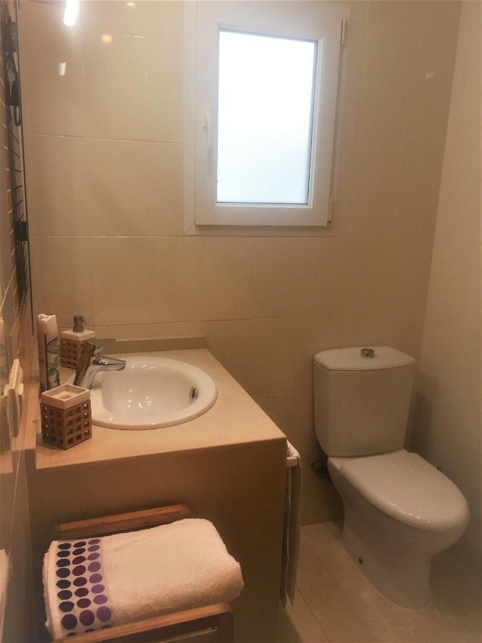 Renovated Apartment Steps Away From The Beach กูลเญรา ภายนอก รูปภาพ