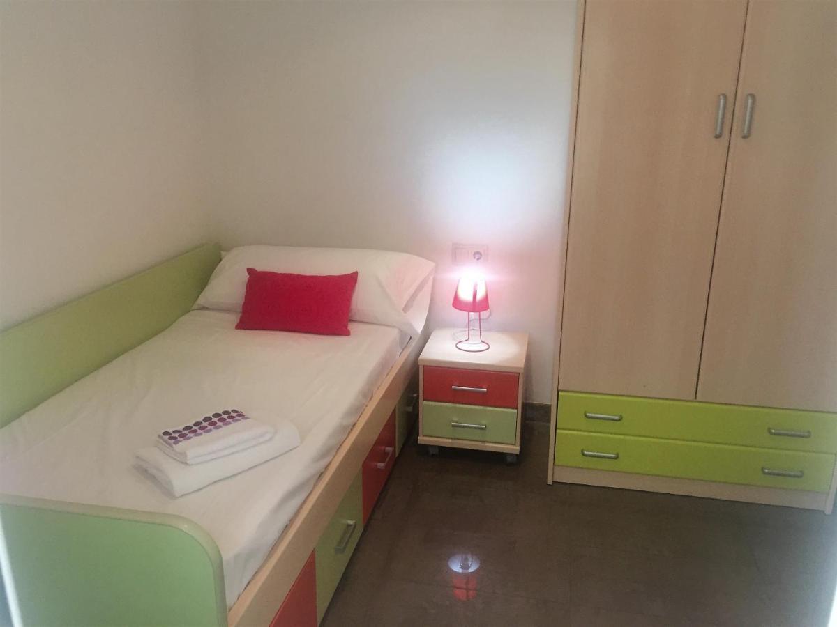 Renovated Apartment Steps Away From The Beach กูลเญรา ภายนอก รูปภาพ