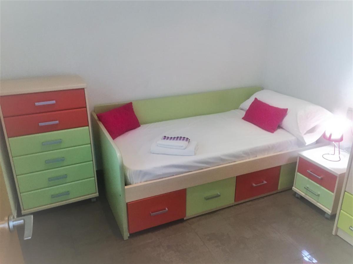 Renovated Apartment Steps Away From The Beach กูลเญรา ภายนอก รูปภาพ